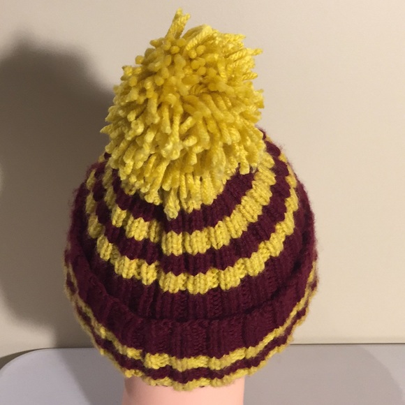 Hand Knit Child’s Winter Hat & 2 Pairs Mittens - Picture 5 of 12